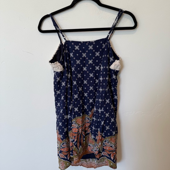 Umgee Sleeveless Boho Crocheted Mini Dress Womens Size Medium Casual Paisley - Picture 7 of 9